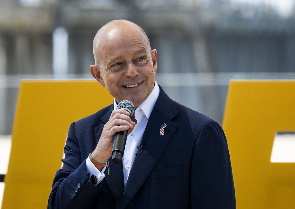 Former Fox News host running for California governor
