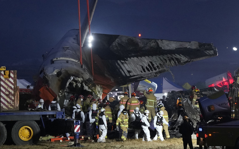 South Korea promises thorough investigation into deadly crash