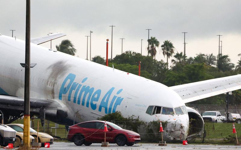 All 5 killed in Miami cargo jet crash were in a van used by plane cleaners