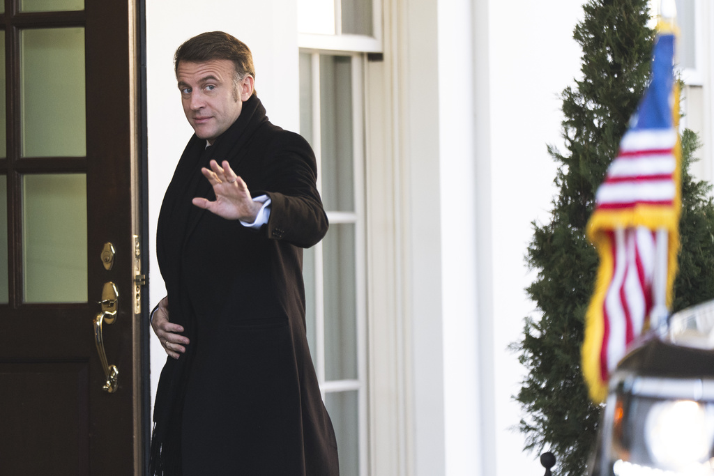 Trump meets with French President Macron