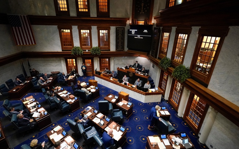 Indiana Senate committee advances redistricting legislation