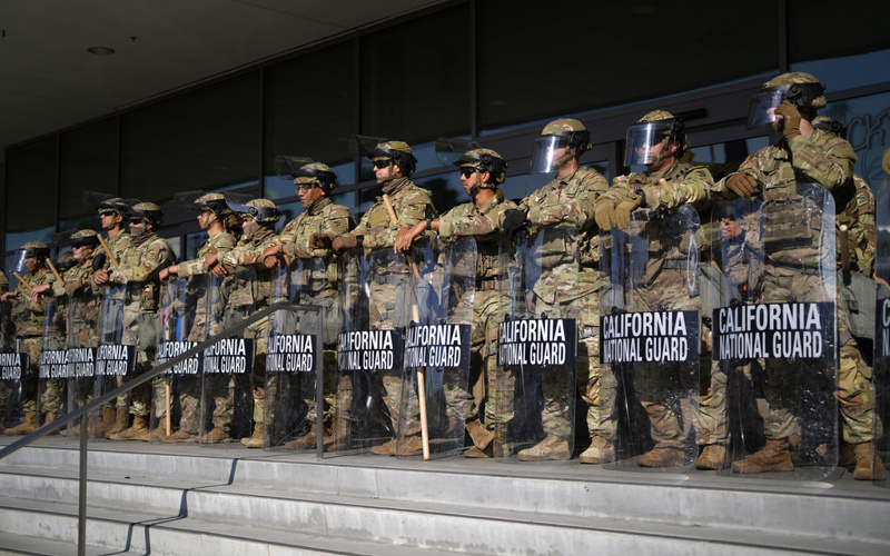 Chicago mayor urges citizens to 'defend' city from president on thin legal ground