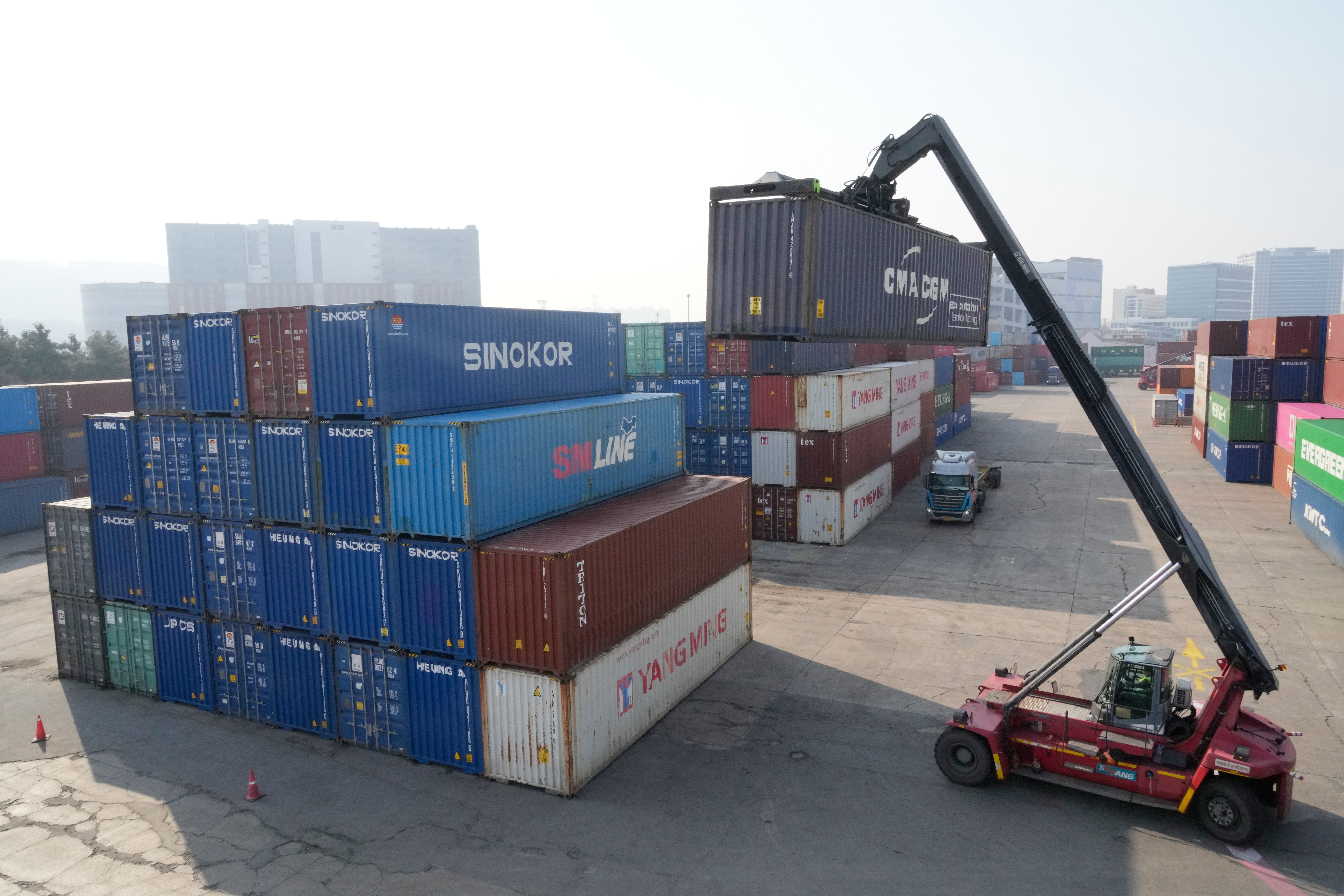 Small businesses file lawsuits against Trump's new sweeping tariffs
