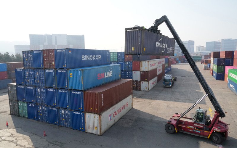 Trump seeks to close $1.6 trillion revenue gap with raft of new tariffs