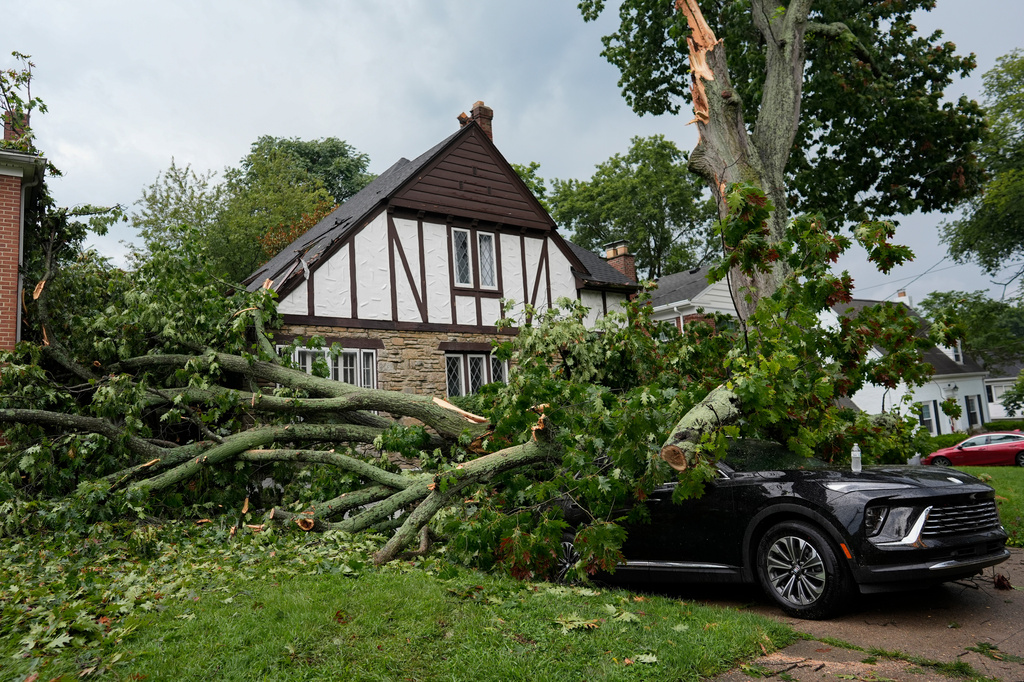 Deaths and damage reported as tornadoes and flooding hit Midwest