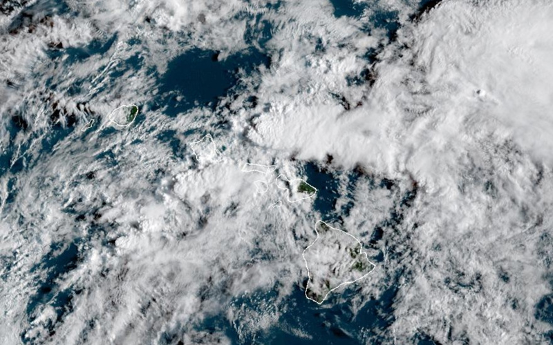 Over 4,000 told to evacuate flooding in Hawaii as officials warn 120-year-old dam could fail