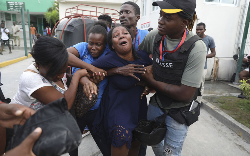 Haiti gangs fire on journalists covering a planned hospital reopening, leaving casualties