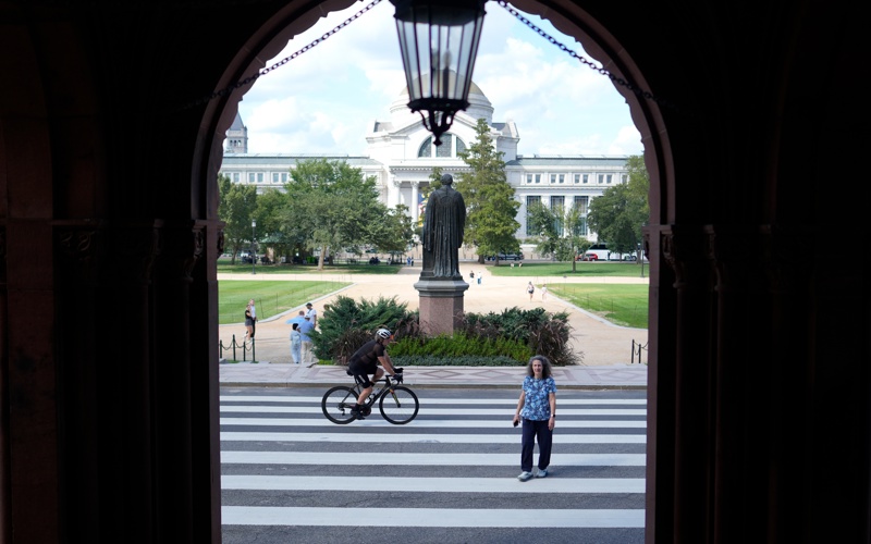 Trump asks Smithsonian to install George Washington statues and exhibit