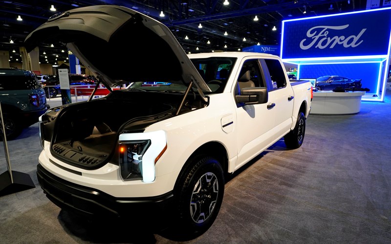 Ford pumps the brakes on production of new electric pickup and large SUV