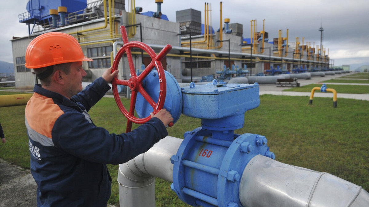 Oil prices surge above $100 a barrel - Vimarsana News