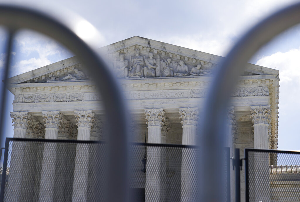 Justices rule against detained illegals seeking release