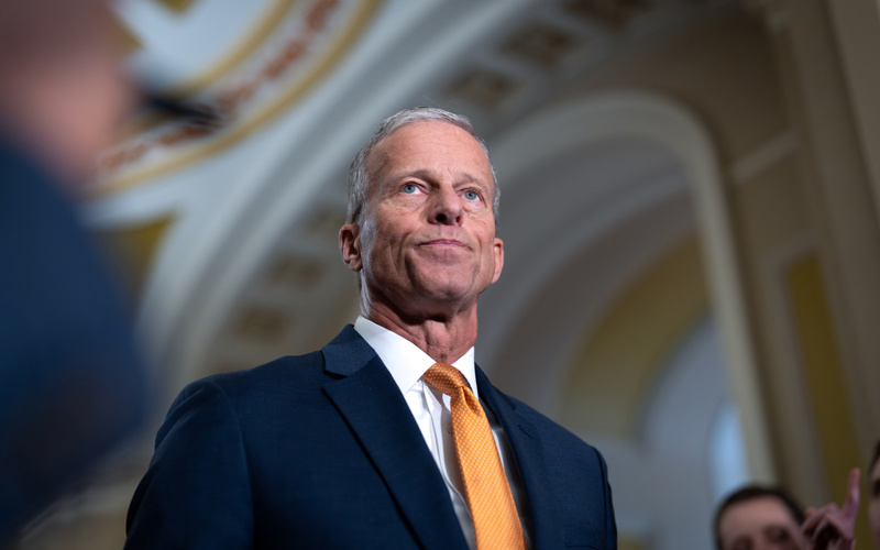 Talks to end the government shutdown intensify