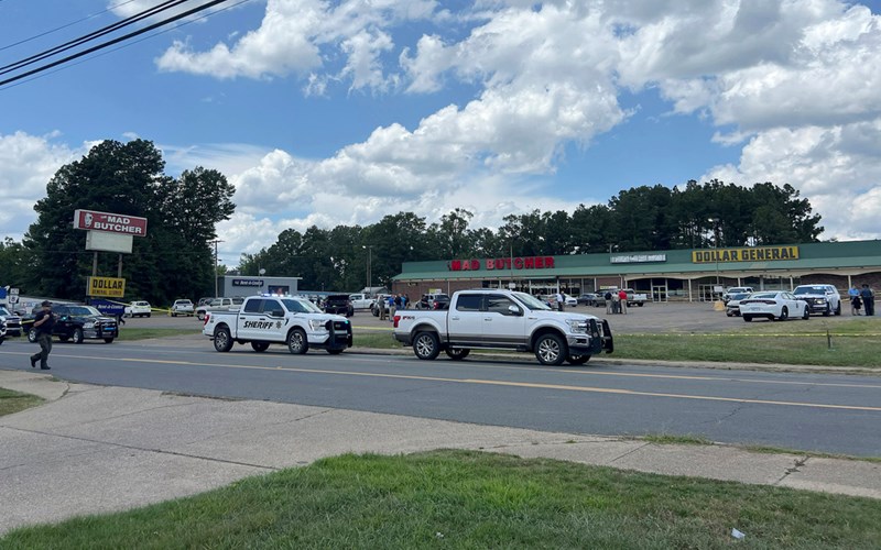 2 dead and 6 wounded in Arkansas grocery store shooting