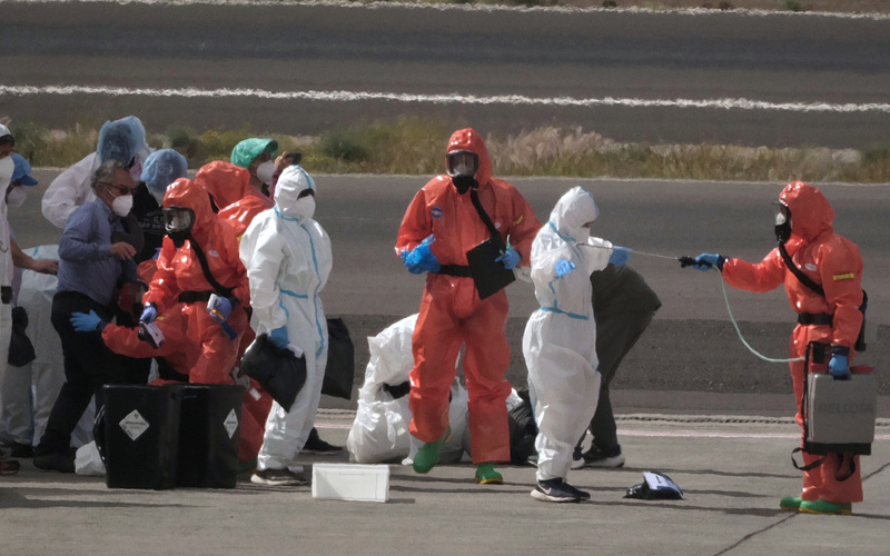 2 cruise ship passengers test positive for hantavirus as a third shows symptoms