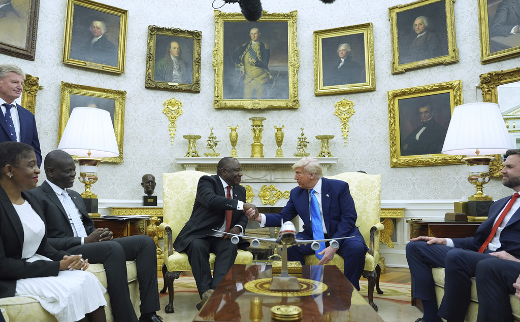 Trump confronts South African president over killing of white farmers