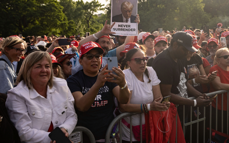 Dems dismiss 'clowns' who attended Trump rally in South Bronx