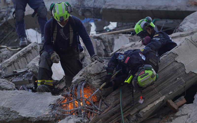 Crews search for thousands missing after Colombia earthquake