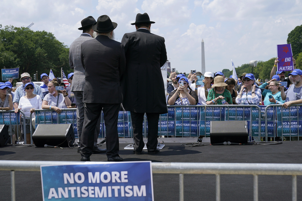 Antisemitism and safety fears surge among US Jews, survey finds