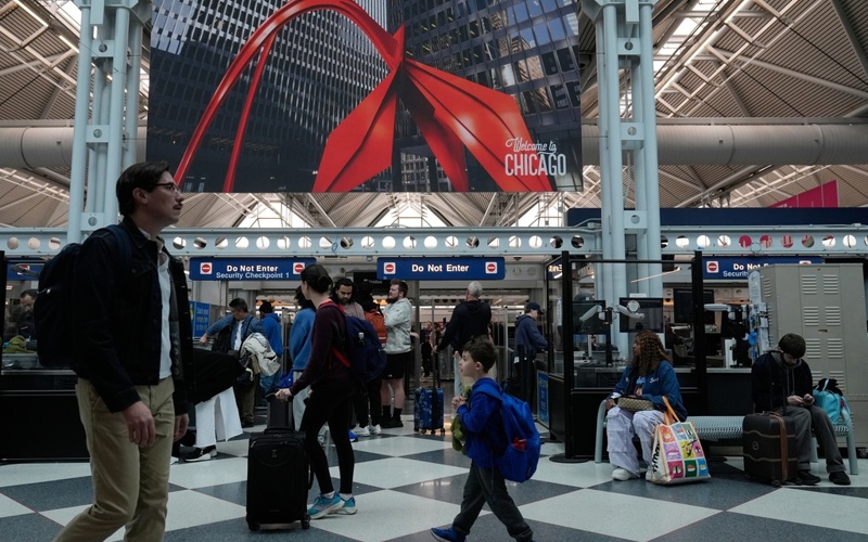 Federal officials order flight cuts at Chicago O'Hare to reduce airport delays
