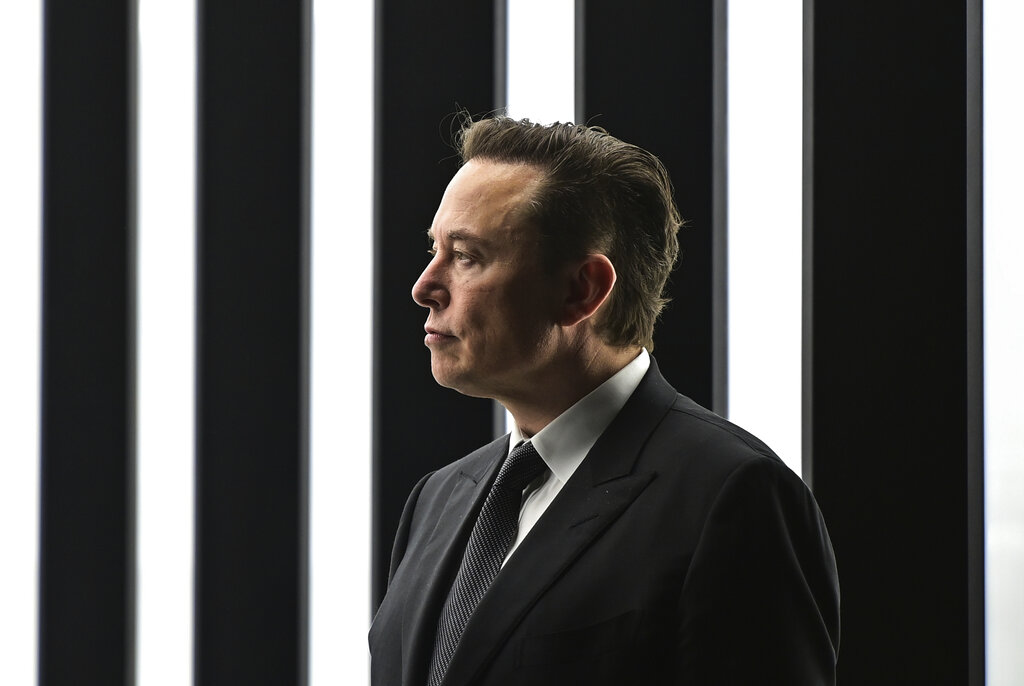 Tesla CEO Elon Musk offers to buy Twitter
