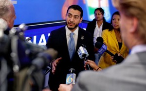 Democrat patriot? Outgoing senator endorses non-Islamist in party primary