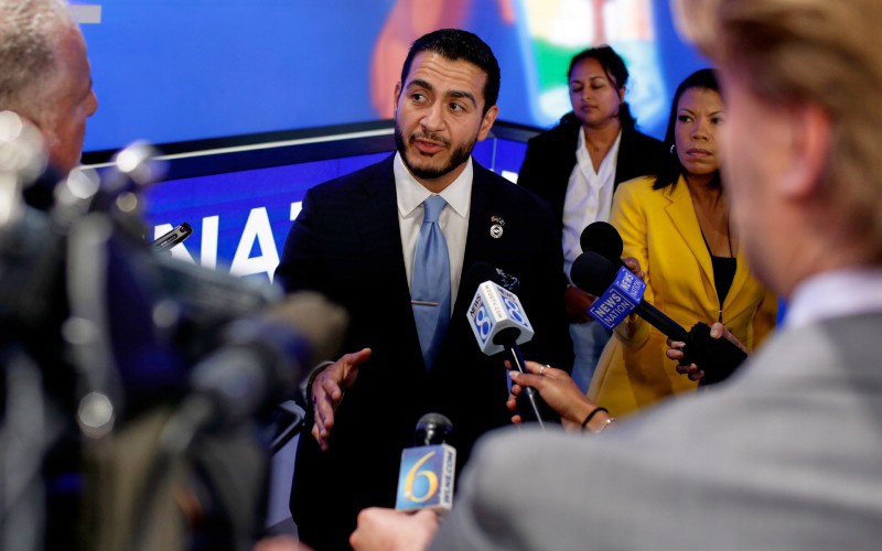 Democrat patriot? Outgoing senator endorses non-Islamist in party primary