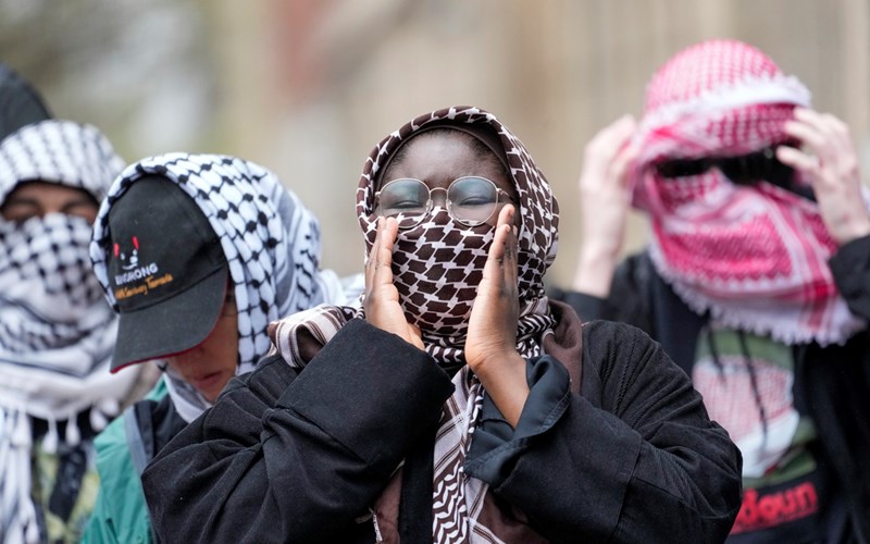 Anti-Israel protesters at Columbia University ignore ultimatum deadline