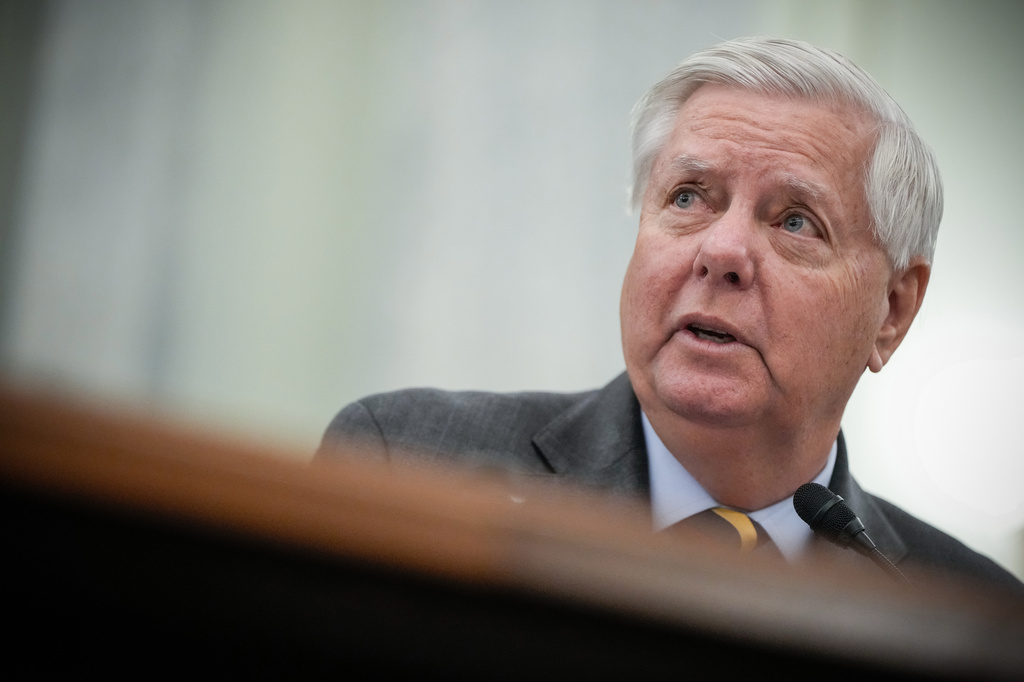 Senate passes Lindsey Graham's Russia sanctions bill