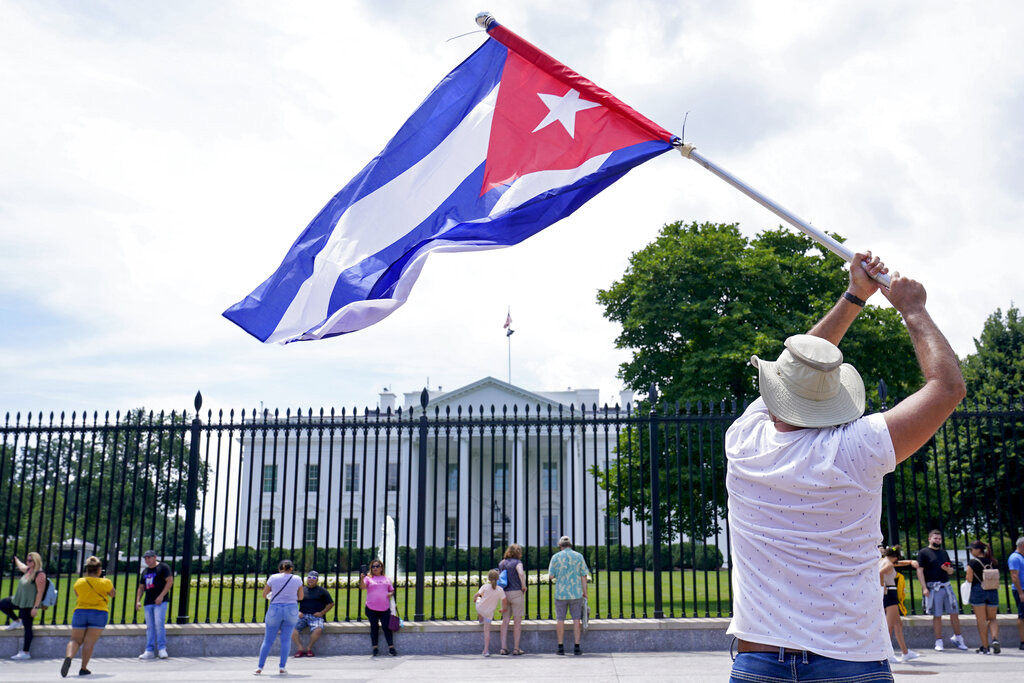 CIA veteran: Cuba doing more to U.S. than just causing headaches