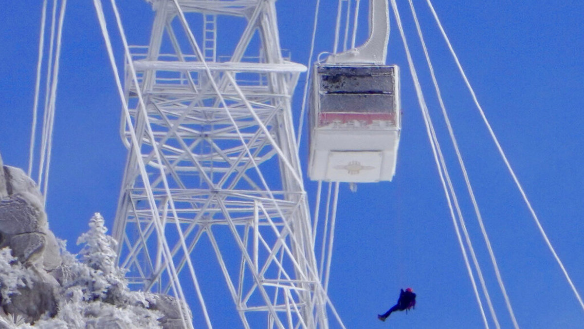 Crews rescue 21 people on stuck tram cars in New Mexico - Vimarsana News