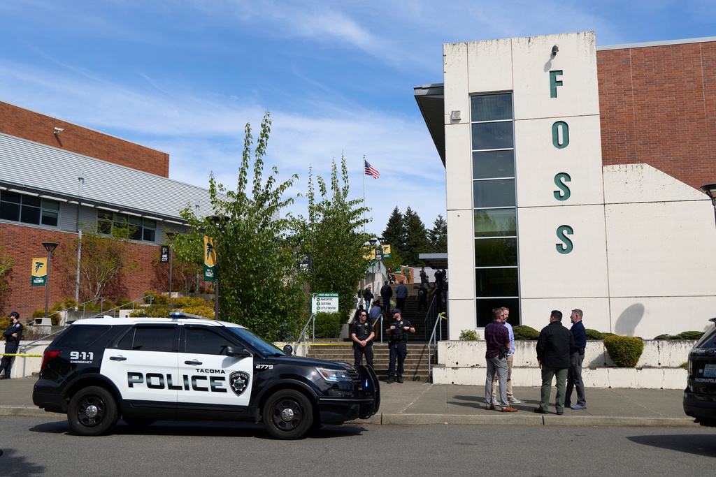 Stabbing at Washington state high school wounds 6
