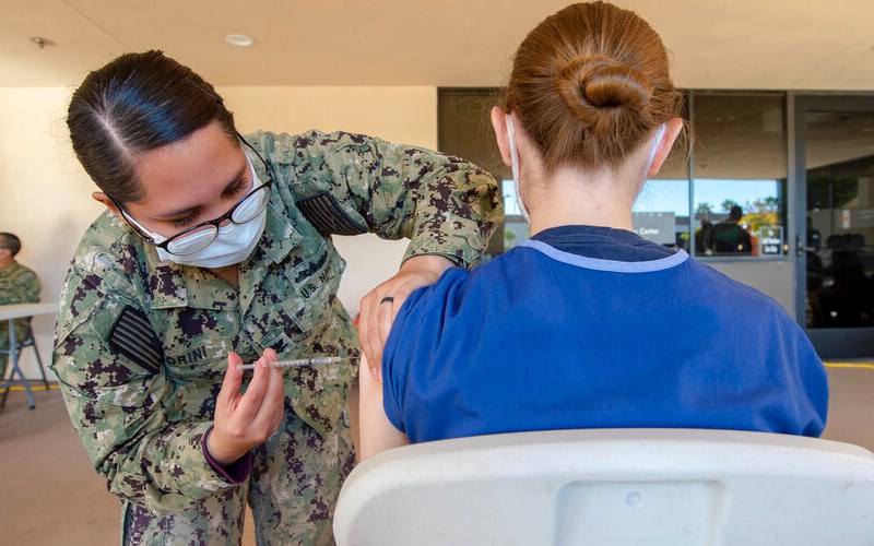 Despite military's recruiting struggles, Dems still punishing vaccine objectors